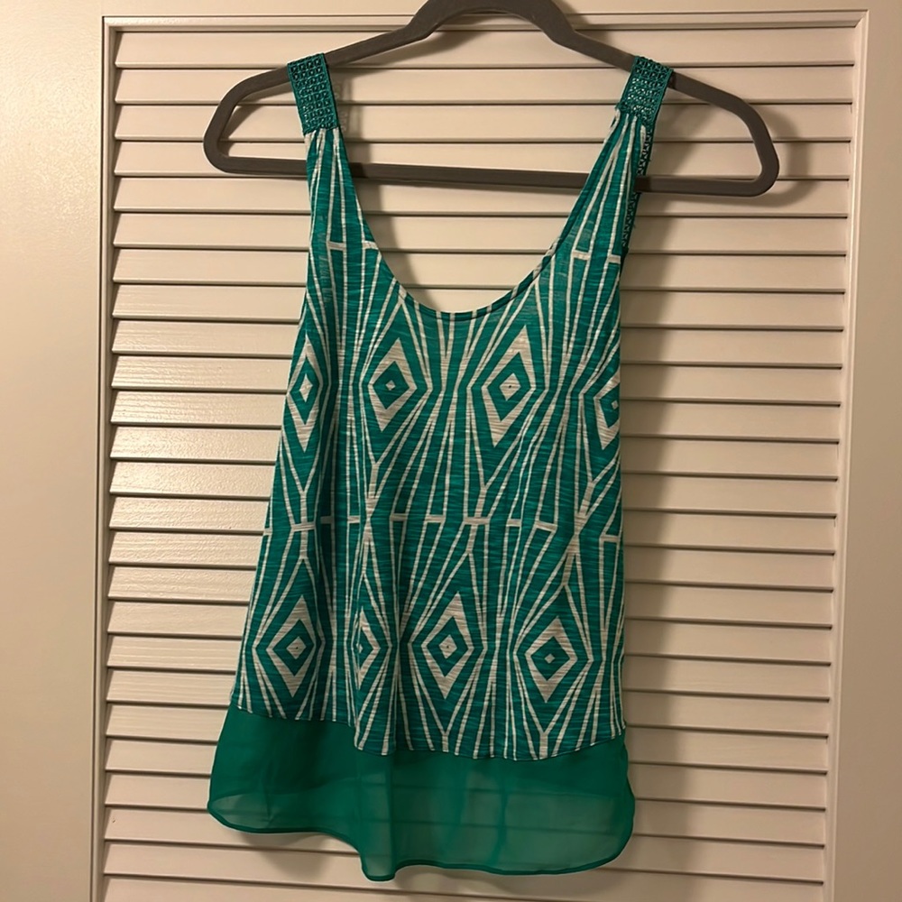 Open back patterned tank top - Picture 3 of 9